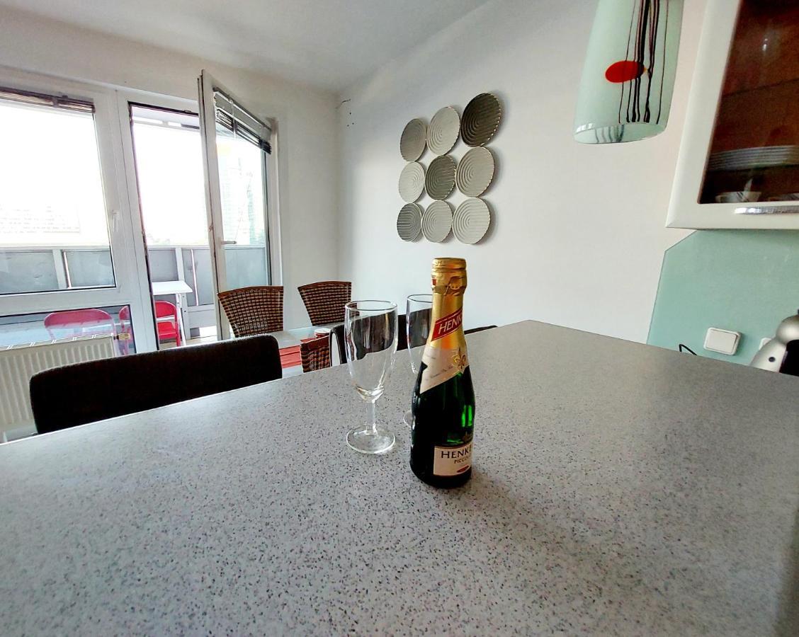 Tower Apartment With Private Terrace Next To Uno Wenen Buitenkant foto